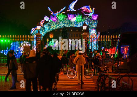 «Illuminzed Evolution» est une exposition organisée au jardin des plantes par le Musée d'Histoire naturelle jusqu'au 30 janvier 2022.Paris, France, le 18 décembre 2021.Photo de Lionel Unman/ABACAPRESS.COM Banque D'Images