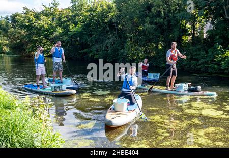 Paddle-board sur Union Canal à Édimbourg Banque D'Images