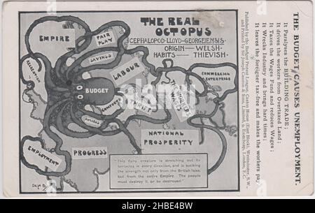 « le véritable poulpe.Le budget cause le chômage.Elle paralyse le commerce du bâtiment.Il pousse les travailleurs de la terre surtaxée.Il taxe le fonds des salaires et réduit les salaires.Il détruit l'industrie et apporte des temps difficiles.Il laisse l'étranger libre d'impôt et fait payer les travailleurs."Carte postale publiée par la Ligue de protestation du budget, fondée pour s'opposer au « budget du peuple » de David Lloyd George et aux réformes de l'aide sociale libérale.Il décrit le Budget comme un poulpe dont les tentacules menacent 'Empire', 'Fair play', 'Savings', 'Labor', 'Thrift',« les salaires des travailleurs », « prospérité nationale », « Loisirs » et plus encore Banque D'Images