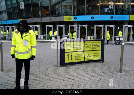 Signalisation du coronavirus devant le match de la Premier League au stade Tottenham Hotspur, Londres.Date de la photo: Dimanche 19 décembre 2021. Banque D'Images