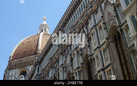 Flanc de la cathédrale de Santa Maria del Fiore à Florence Banque D'Images