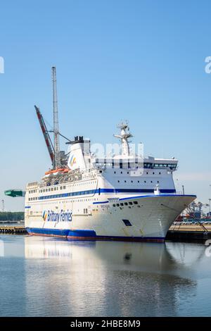 Le ferry 'Bretagne' de la compagnie Brittany Ferries amarré dans le port du Havre. Banque D'Images