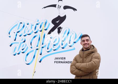 Madrid, Espagne.19th décembre 2021.Skater Javier Fernandez pose pendant la présentation de la patinoire à la Plaza de Colon à Madrid.Crédit : SOPA Images Limited/Alamy Live News Banque D'Images