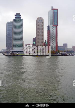 ROTTERDAM, PAYS-BAS -14 NOVEMBRE 2021 - vue sur le site historique de l'hôtel New York, dans le bâtiment historique Holland Amerika Lijn, à Rotterdam, pays-Bas. Banque D'Images
