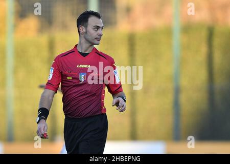 Formello, Italie.19th décembre 2021.Arbitre Domenico Castellone au cours de la deuxième journée du Groupe F de Coppa Italia entre S.S. Lazio vs ACF Fiorentina le 19 décembre 2021 au Stadio Mirko Fersini, Formello Italie.Crédit : Agence photo indépendante/Alamy Live News Banque D'Images