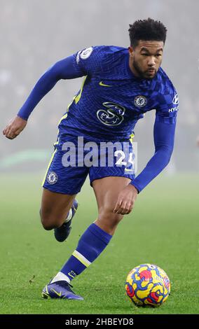 Wolverhampton, Angleterre, 19th décembre 2021.Reece James de Chelsea lors du match de la première Ligue à Molineux, Wolverhampton.Le crédit photo doit être lu : Darren Staples / Sportimage Banque D'Images