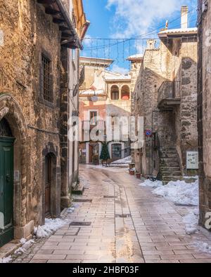 La belle Scanno couvertes de neige pendant la saison d'hiver. Abruzzo, Italie centrale. Banque D'Images