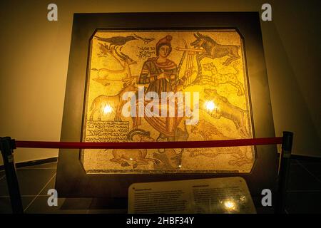 Musée de la mosaïque de Sanliurfa Haleplibahce.Les mosaïques reflètent les scènes de chasse des femmes amazoniennes, de certains animaux et de certaines personnes Banque D'Images