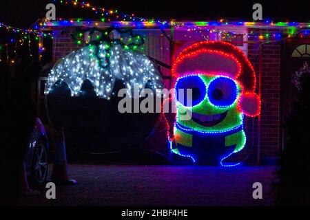 Westfield, East Sussex, Royaume-Uni.19th décembre 2021.Westfield illuminez les maisons du village avec des illuminations de Noël et collectez de l'argent pour l'Hospice Saint-Michel.Depuis 2015, Westfield a soulevé une année £93 743,62 exceptionnelle et espère l'obtenir au-dessus de £100 000 cette année.Crédit photo : Paul Lawrenson/Alay Live News Banque D'Images