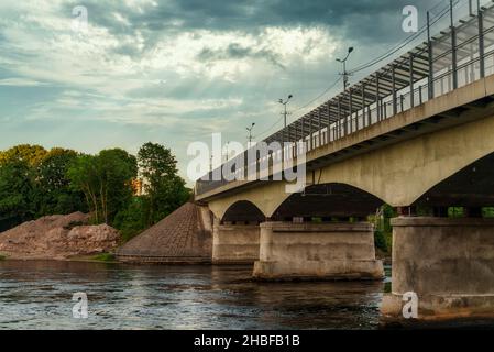 Pont frontalier amitié à la frontière de l'Estonie et de la Russie. Banque D'Images