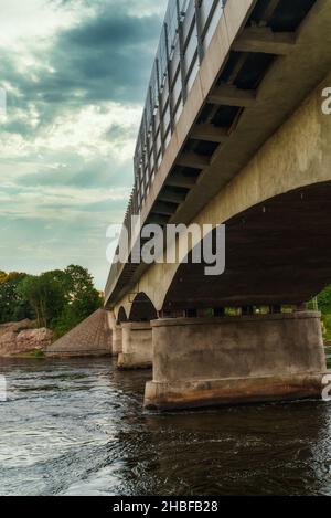 Pont frontalier amitié à la frontière de l'Estonie et de la Russie. Banque D'Images