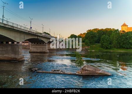 Pont frontalier amitié à la frontière de l'Estonie et de la Russie. Banque D'Images