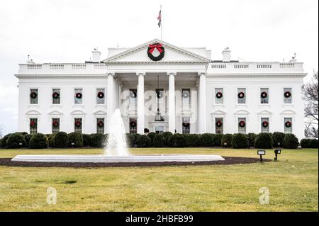Washington, États-Unis.19th décembre 2021.La Maison Blanche lors d'un rassemblement pour mettre fin à la famine en Afghanistan.Crédit : SOPA Images Limited/Alamy Live News Banque D'Images