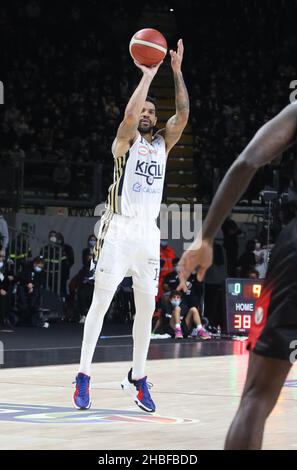 James Feldeine (Fortitudo Kigili Bologna) pendant la série A1 du championnat italien de basket-ball LBA Segafredo Virtus Bologna vs.Kigili Fortitudo Bologna au Segafredo Arena - Bologna, 19 décembre 2021 Banque D'Images