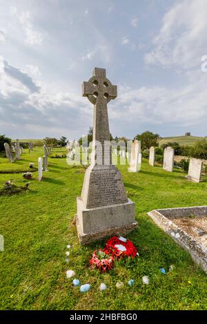 Mémorial de guerre celtique dans le cimetière de l'église médiévale historique Saint-Nicolas datant de 14th ans à Abbotsbury, un village de Dorset, en Angleterre du Sud-Ouest Banque D'Images