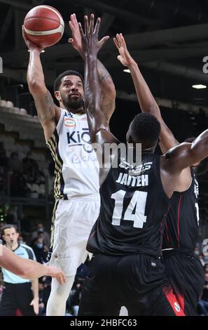 James Feldeine (Fortitudo Kigili Bologna) pendant la série A1 du championnat italien de basket-ball LBA Segafredo Virtus Bologna vs.Kigili Fortitudo Bologna au Segafredo Arena - Bologna, 19 décembre 2021 Banque D'Images