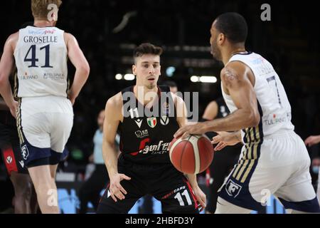 Bologne, Italie.19th décembre 2021.Michele Ruzzier (Segafredo Virtus Bologna) lors de la série A1 du championnat italien de basket-ball LBA Segafredo Virtus Bologna vs.Kigili Fortitudo Bologna au Segafredo Arena - Bologna, 19 décembre 2021 crédit: Independent photo Agency/Alay Live News Banque D'Images