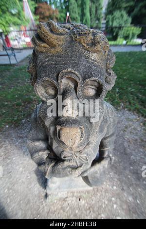 Étranges statues naines dans un parc de Salzbourg, Autriche Banque D'Images