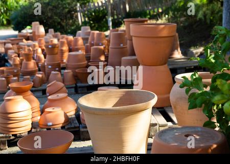 Pots de fleurs à vendre sur le marché libre Banque D'Images