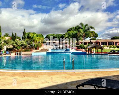 Vilamoura, Portugal - 25 septembre 2013 : vue horizontale du luxueux hôtel Pestana Vila sol Golf and Resort situé dans l'Algarve, au sud du Portugal Banque D'Images