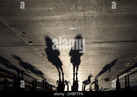 Santiago, Metropolitana, Chili.19th décembre 2021.Les partisans du nouveau président chilien, Gabriel Boric, de la coalition Apruebo Dignidad, célèbrent sa victoire au deuxième tour des élections présidentielles, à Santiago, au Chili.(Credit image: © Matias Basualdo/ZUMA Press Wire) Credit: ZUMA Press, Inc./Alamy Live News Banque D'Images