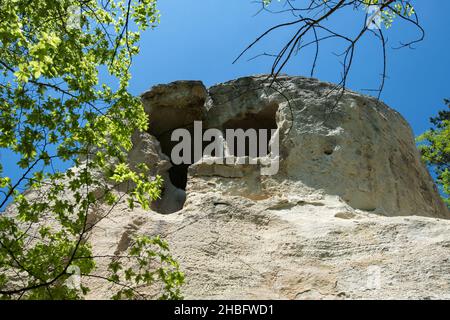 Monastère de Osmar Rock en Bulgarie près de la ville de Shumen Banque D'Images
