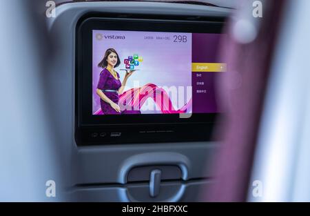 Un écran de divertissement en vol sur l'Airbus A321 de Vistara. Banque D'Images