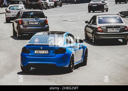 Kiev, Ukraine - 12 juin 2021: Nouvelle BMW M2 CS coupé dans la ville.BMW M2 CS BLEU Banque D'Images