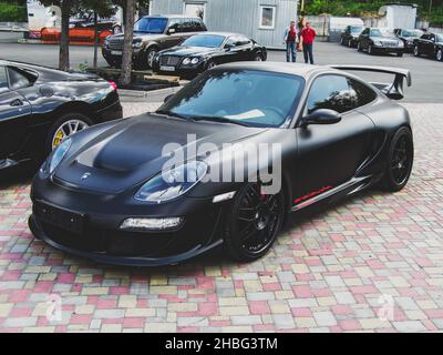 Kiev, Ukraine - 14 mai 2011: Voiture noire Porsche 911 Turbo Gemballa Avalanche GTR 800 EVO-R dans la ville Banque D'Images