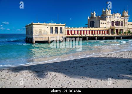 Mondello, Palerme.Vue sur Charleston, l'établissement de plage Mondello sur la mer à Palerme, Sicile, Italie Banque D'Images