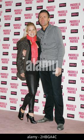 Alexandra Schauman et Dominic Cork assistent aux fêtes Priscilla au Palace Theatre de Londres Banque D'Images