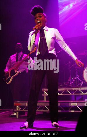 Janelle Monae se produit au Roundhouse de Londres Banque D'Images