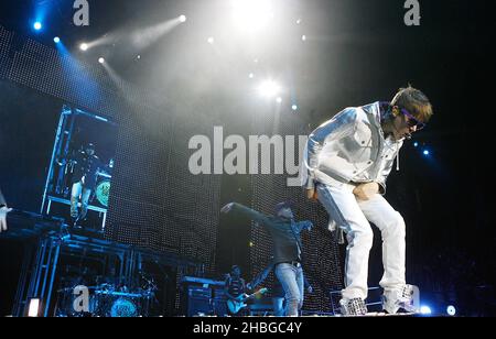 Justin Bieber se produit sur scène à la O2 Arena de Londres. Banque D'Images