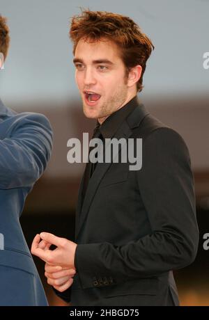 Robert Pattinson arrive à la première britannique de l'eau pour les éléphants au vue Cinema, Westfield, Londres Banque D'Images