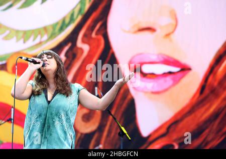 Rumer se produit en direct au Hard Rock Calling Music Festival à Hyde Park, Londres. Banque D'Images