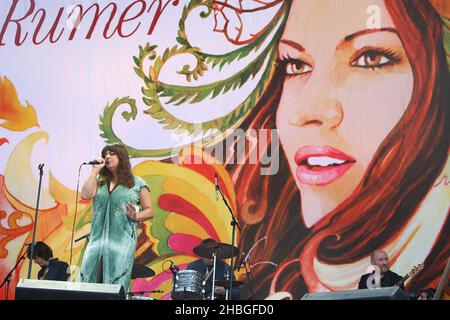 Rumer se produit en direct au Hard Rock Calling Music Festival à Hyde Park, Londres. Banque D'Images