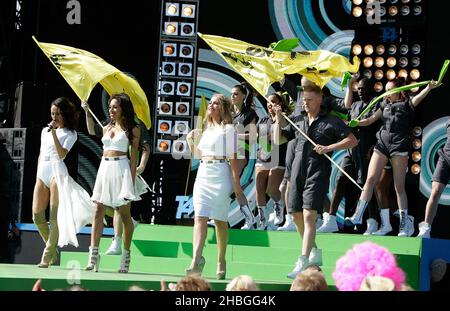 Sugababes se produire au T4 sur la plage à Weston Supermare le 10,2011 juillet. Banque D'Images