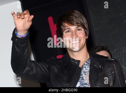 James Maslow de Big Time Rush assiste à la signature à HMV Oxford Street à Londres. Banque D'Images