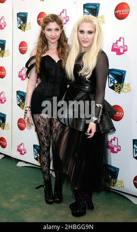 Taylor Ann Hasselhoff et Hayley Amber Hasselhoff au T4 sur la plage à Weston-super-Mare. Banque D'Images