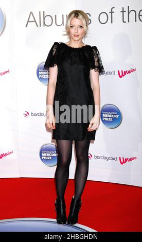 Lauren Laverne arrive pour le prix Barclaycard Mercury Music 2011 au Grosvenor House Hotel, Londres. Banque D'Images