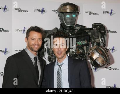 Hugh Jackman et Shawn Levy, directeur, arrivent au Real Steel Preview screening à la BT Tower à Londres Banque D'Images