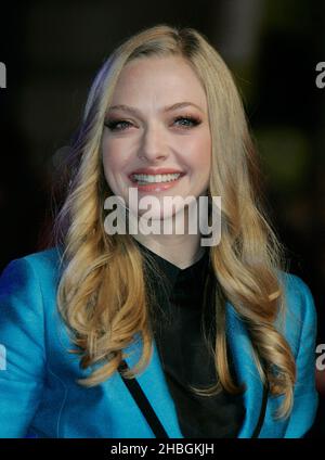 Amanda Seyfried participe à la première à temps au Mayfair de Curzon à Londres Banque D'Images