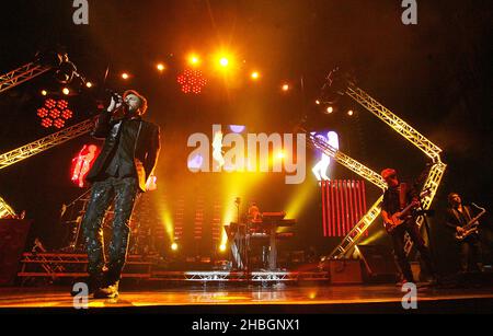 Simon le bon, Nick Rhodes et Dom Brown de Duran Duran se sont produits à l'Arena 02 de Londres. Banque D'Images