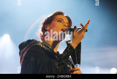 Florence Welch de Florence et la machine se produit au Alexandra Palace dans le nord de Londres. Banque D'Images