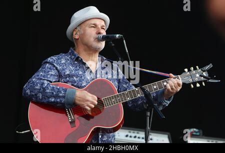 Paul Carrack joue en direct sur scène au concert BT London Live célébrant les Jeux Olympiques de Londres 2012 à Hyde Park, dans le centre de Londres. Banque D'Images