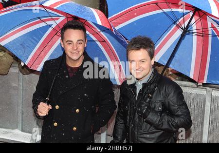 ANT McPartlin et Declan Donnelly aka Ant and Dec arrivent aux Got Talent Auditions britanniques au Palladium dans le centre de Londres. Banque D'Images