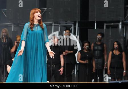 Florence Welch de Florence et The machine se produit sur scène au concert Sound of change au Chime for change à Twickenham, Londres. Banque D'Images