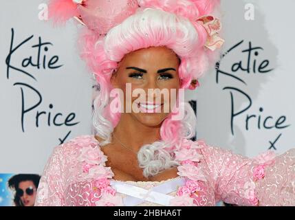 Katie Price lance son nouveau livre « il est l'un » au Worx à Londres. Banque D'Images