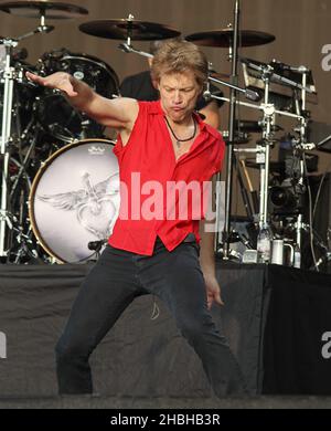 Jon bon Jovi, de bon Jovi, se présentant sur scène au Barclays Summertime Festival le premier jour de Hyde Park à Londres. Banque D'Images