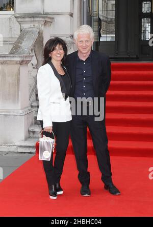 Emma Freud et Richard Curtis assistent à la première mondiale d'About Time à Somerset House à Londres. Banque D'Images